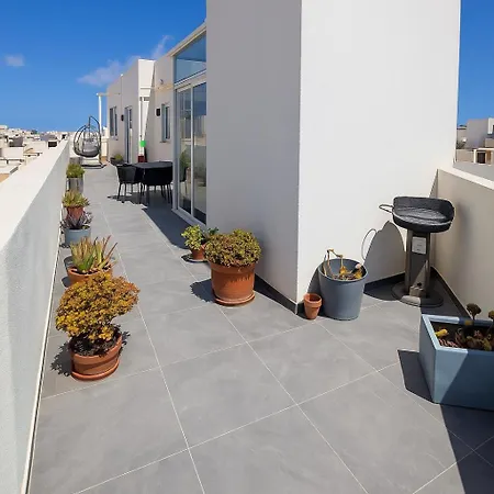 شقة Sunny Penthouse With Large Terrace *