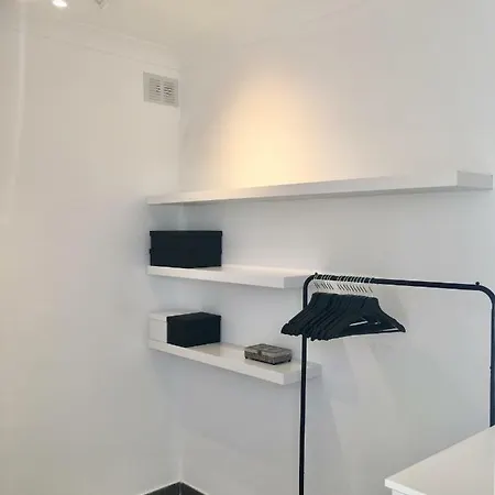 Deluxe Penthouse Charming Location Rooftop Views