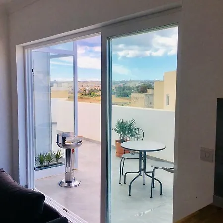 Deluxe Penthouse Charming Location Rooftop Views