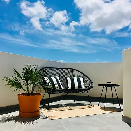Deluxe Penthouse Charming Location Rooftop Views * Marsaxlokk