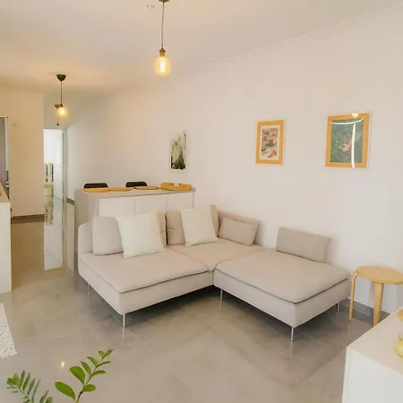 Sunny Penthouse With Large Terrace *