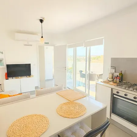 Sunny Penthouse With Large Terrace Διαμέρισμα *