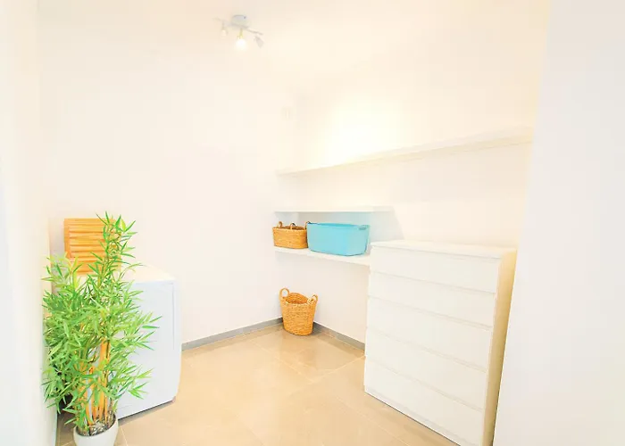 Sunny Penthouse With Large Terrace Apartment *