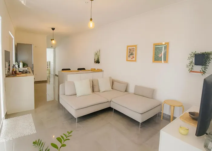 Sunny Penthouse With Large Terrace *