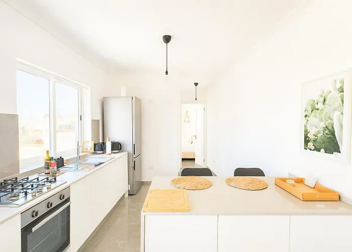 Sunny Penthouse With Large Terrace Apartment