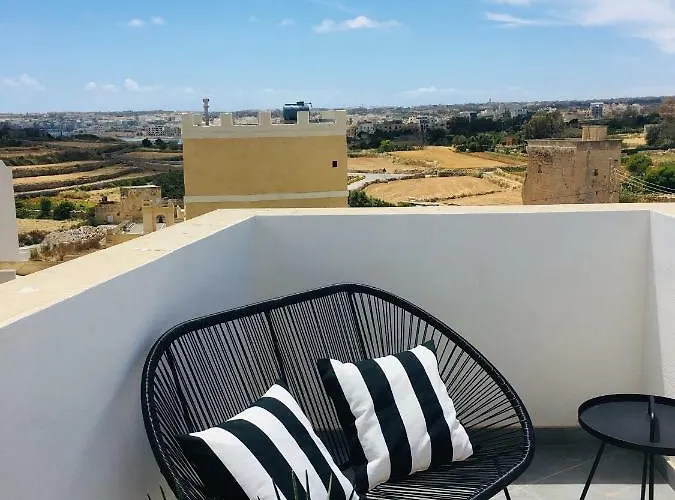 Sunny Penthouse With Large Terrace Apartment Marsaxlokk